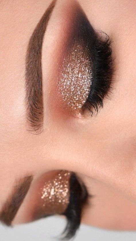 Smoky Glitter Eye, Elegant Eyeshadow Looks, Make Up Halloween, Evening Eye Makeup, Ball Makeup, Eye Makeup Images, Shimmer Eye Makeup, Wedding Eye Makeup, Prom Eye Makeup