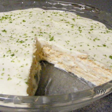 Key Lime Ritz Cracker Icebox Pie Recipe - (4.5/5) Ritz Cracker Dessert, Cracker Dessert, Icebox Cakes, Key Lime Desserts, Ritz Cracker Recipes, Icebox Desserts, Just Pies, Lime Tart, Lime Desserts