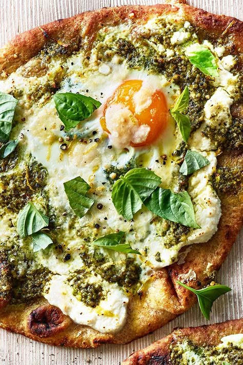 This quick and easy 10-minute breakfast naan pizza recipe incorporates naan, ricotta cheese, marinara sauce or pesto, lemon, eggs, parmesan cheese and basil to create the ultimate breakfast recipe meets egg recipe.#eggrecipes #breakfastrecipes #brunchrecipes #naanrecipes #pizzarecipes #breakfastpizza #breakfastpizzarecipes Breakfast Naan, Toasted Chickpeas, Easy Oatmeal Recipes, Mediterranean Diet Breakfast, Mediterranean Breakfast, Healthy Toast, Naan Pizza, Perfect Healthy Breakfast, Flat Breads