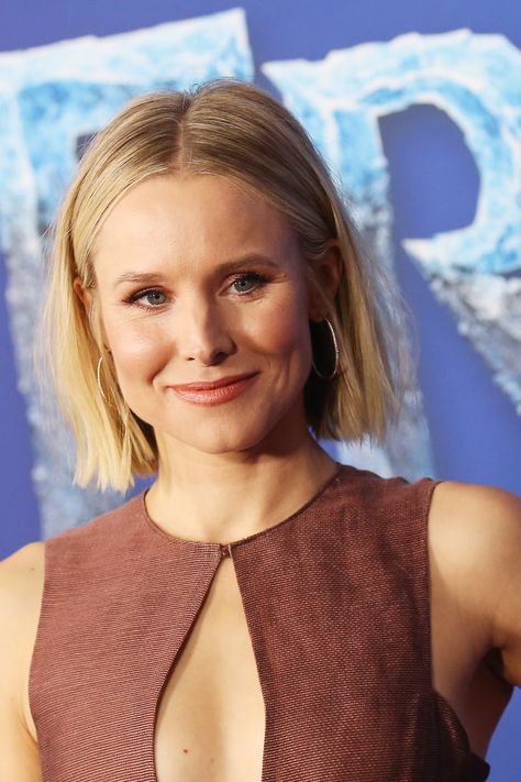 Kristen Bell Turned the Dreaded "Is Santa Real?" Question Into a Lesson on Trusting Your Gut Kirsten Bell Hair Short, Kristen Bell Hair Short Bob, Mallory Brooke Hair, Kristen Bell Hair Short, Kristen Bell Hair, Is Santa Real, The Truth About Santa, Truth About Santa, Fall Haircut