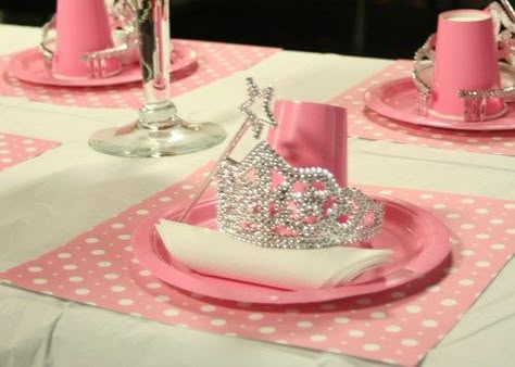 ✜ Princess table settings- this would be awesome for our next Princess party we tend to have one every year as the girls love princesses!! Princess Table, Princess Tea Party, Girls Tea Party, Disney Princess Party, Princess Theme, Bday Girl, Tea Party Birthday, Princess Birthday Party, Girl Birthday Party