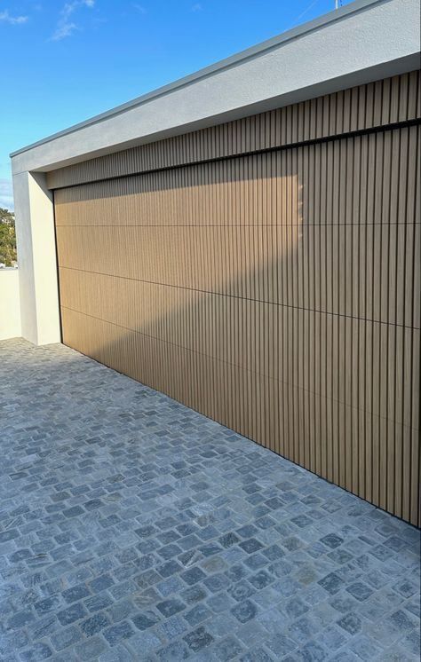 light timber garage door Vertical Garage Doors, Garage Facade Ideas, Coastal Front Door Entrance, Luxury Garage Doors, Japandi Garage, Modern Wood Garage Door, Batten Garage Door, Garage Door Interior, Garage Door Custom