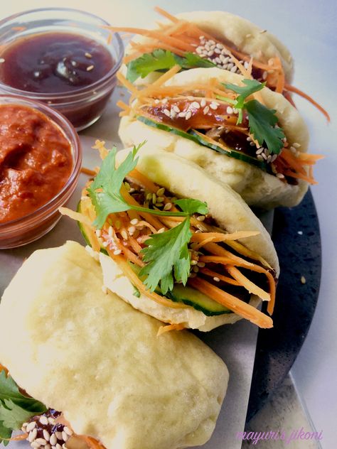 Vegetarian Bao Buns & Sweet and Sour Sauce - Mayuri's Jikoni Vegetarian Bao Buns, Vegetarian Bao, Vegan Chow Mein, Vegetarian Chinese Recipes, Sweet N Sour Sauce Recipe, Gujarati Cuisine, Recipes To Make At Home, Steam Recipes, Recipe Vegetarian