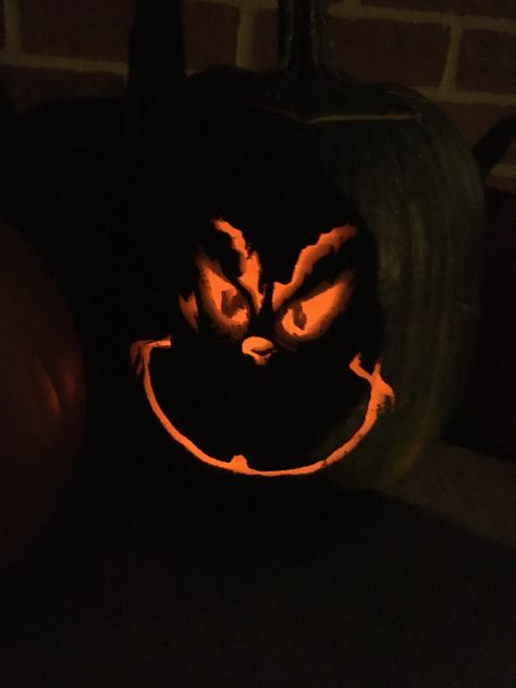 Pumpkin Carving Christmas Ideas, Pumpkin Carving Grinch, Grinch Pumpkin Carving Template, Carving Pumpkins Scary, Sully Pumpkin Carving, Huge Pumpkin Carving Ideas, Pumpkin Carving Ideas Shrek, Middle Finger Pumpkin Carving, The Grinch Pumpkin