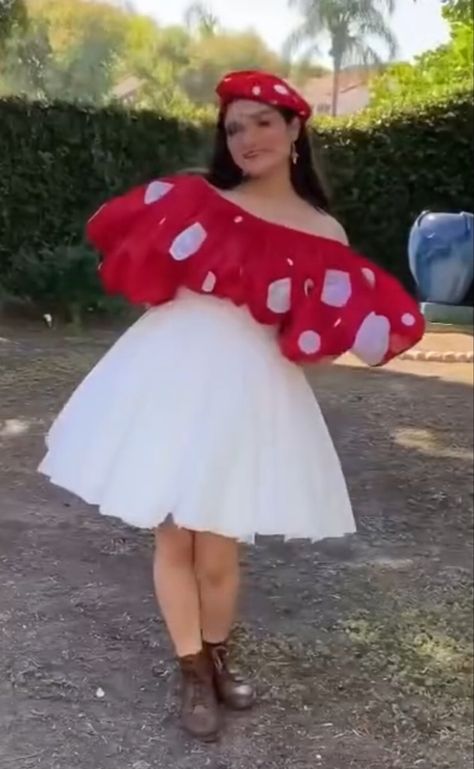 Mooshroom Cosplay, Mushroom Inspired Fashion, Mushroom Halloween Costume, Mushroom Cosplay, Mushroom Outfit, Mushroom Dress, Mario Cosplay, Apple Costume, Mushroom Costume