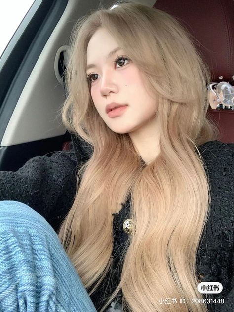 Rosé Blonde Hair, Asians With Blonde Hair, Korean Blonde Hair, Blonde Hair Japanese, Asian Blonde Hair, Blonde Hair Asian, Korean Hair Dye, Asian Blonde, Blonde Hair Korean