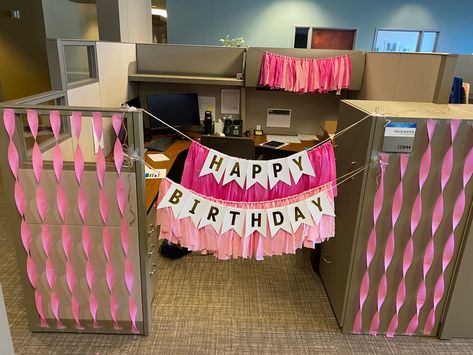 Cubical Birthday Decor, Office Cubicle Birthday Decor Ideas, Birthday Work Desk Decorating Ideas, Happy Birthday Office Decorations, Decorate Cubicle At Work For Birthday, Work Birthday Decorations, Desk Birthday Decorations Office, Cubicle Birthday Decor, Birthday Desk Decorations