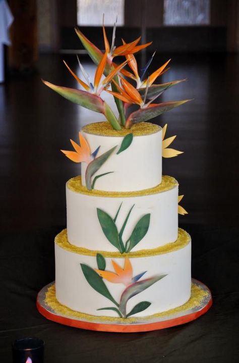 Birds of Paradise Cake Tropical Wedding Cakes, Wedding Ideas Cake, Tropical Cakes, Bird Of Paradise Wedding, Hummingbird Nest Ranch Wedding, Tropical Wedding Cake, Tropical Wedding Decor, Paradise Wedding, Luau Birthday Party