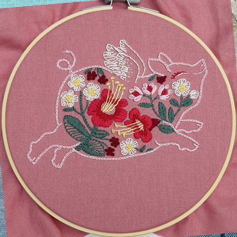 Pig Embroidery, Embroidery Stitches Flowers, Pig Design, Valentine Embroidery, Embroidery Template, Hand Embroidery Kit, Hand Embroidery Flowers, Animal Embroidery, Flower Diy Crafts