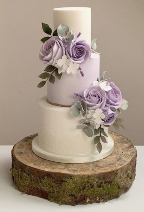 Lilac Wedding Flowers Table Floral Arrangements, Lavender And White Wedding Theme, Wedding Cakes Lavender, Purple Theme Cake, Wedding Cake With Purple Flowers, Lilac Wedding Cake, Wedding Cake Purple Flowers, Cakes Lavender, Wedding Cake Purple