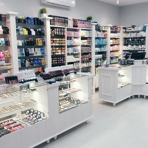 Cosmetic Boutique Store Design, Cosmetics Shelves Design, Fancy Shop Counter Design, Cosmetic Showroom Interior, Parfum Shop Design, Fancy Store Interior Design, Cosmetic Shop Interior Design Shelves, Fancy Shop Interior Design, Cosmetic Shop Design Ideas