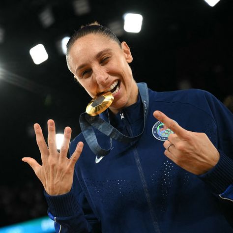 Team USA women's basketball team makes history at the Paris Games! In an intense match-up against France—only beating the host country by one point just seconds before the buzzer went off—the squad led by A’ja Wilson (@aja22wilson), Brittney Griner (@brittneyevettegriner), and Kelsey Plum (@kelseyplum10) becomes the first team to ever win eight consecutive gold medals. Tap the link in bio to catch up on all of the winning moments at the 2024 #Olympics. Kelsey Plum, Diana Taurasi, Club Magazine, Brittney Griner, 2024 Olympics, Summer Games, Women's Basketball, Basketball Team, Wnba