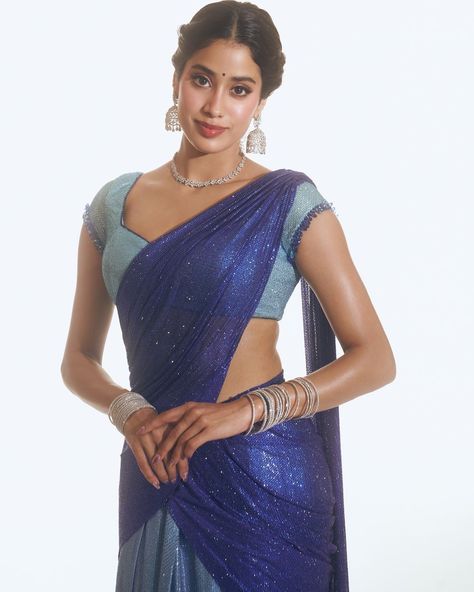 Jahnvi Kapoor Saree, Janhvi Kapoor Saree, Jahnvi Kapoor, Jhanvi Kapoor, Janhvi Kapoor, Half Saree Designs, Dark Brown Hair Color, Blue Saree, Hair Color Dark