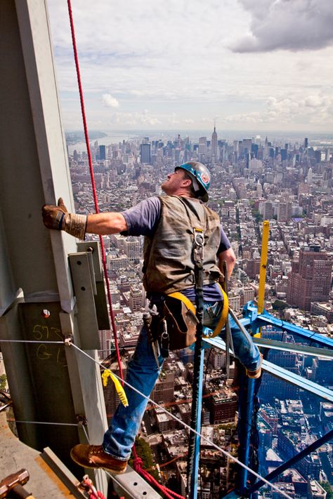 World Trade Center Rebuilding Photo of the Day - Esquire Iron Workers, Iron Worker, Dangerous Jobs, Steel Worker, Golf Design, Golf Tips For Beginners, One World Trade Center, Man Stuff, Trade Centre