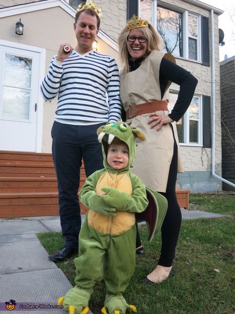 Paper Bag Princess Costume, Diy Princess Costume, Dragon Halloween Costume, Princess Family, Paper Bag Princess, 2015 Halloween Costumes, Halloween Costumes 2014, Old Dragon, Firefighter Family