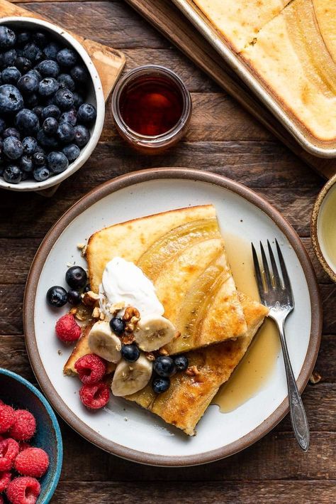 Sheet Pan Pancakes are perfect for those lazy mornings, no flipping required! These easy banana pancakes are oven baked and ready for your favorite toppings! Sheet Pan Pancakes, Easy Banana Pancakes, Pan Pancakes, Raspberry Scones, Freeze Pancakes, Streusel Coffee Cake, Banana Pancakes Recipe, Baked Pancakes, Brunch Bread