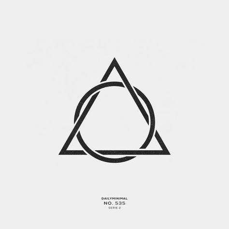 Triangle Tattoo Design, Daily Minimal, Tattoo Logo, Tato Henna, Geometric Logo Design, Circle Tattoo, Armband Tattoo Design, Triangle Tattoos, Geometry Tattoo