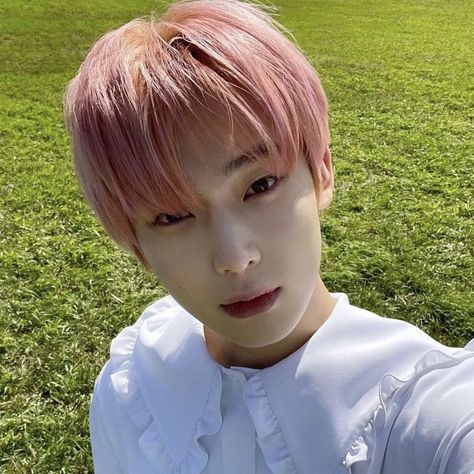 enhypen kim sunoo selca selfie lq icon Sunoo Icon, Hair Icon, Kim Sun, Pastel Pink Aesthetic, Foto Ideas Instagram, Homescreen Wallpaper, Light Of My Life, Kpop Guys, Blue Aesthetic