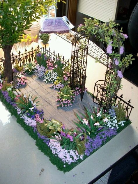 miniature garden, I need to do this with my plant tray on my coffee table, it would be so cute with a fence and gate Farm Miniature, Garden Figures, Dollhouse Garden, Fairy Garden Designs, Faeries Gardens, Mini Fairy Garden, Creative Accessories, Fairy Garden Houses, Miniature Plants