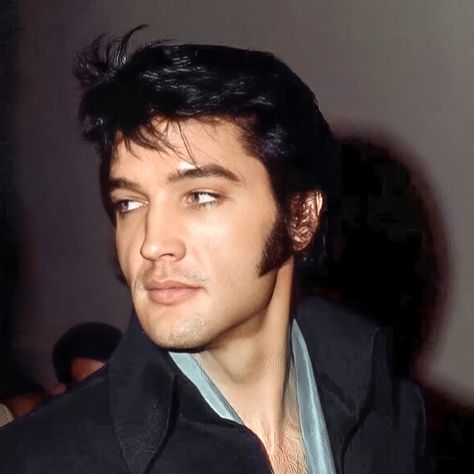 Elvis Comeback Special, Elvis Presley Aesthetic, Elvis Presley Hair, Elvis Wallpaper, Elvis Memorabilia, Elvis Presley Images, Young Elvis, Elvis Presley Pictures, Elvis And Priscilla