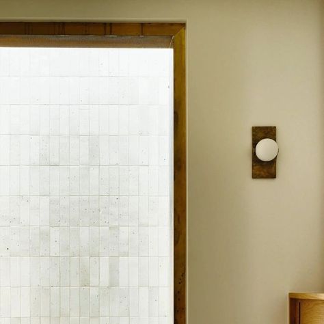 Architectural Digest on Instagram: "@alliedmaker lighting and @watermarkbrooklyn faucets provide the finishing touches in the primary bathroom of this Brooklyn Heights home, which #ADPRODirectory architect Ian Starling (@starlingarchitecture) clad largely in ivory-hued Clé Tiles (@cletile). The tiles continue into the wet room, where they cover every surface. Starling added the skylight above to let in natural light that almost turns the room into a James Turrell–style Skyspace installation.

Take a tour of the reimagined residence at the link in our bio. Photo by @a_gaut; styling by @glenproebstel; design and architecture by @starlingarchitecture; words by @sessasayswhat." Marvel Architecture, James Turrell, Cle Tile, Primary Bathroom, Wet Room, Brooklyn Heights, Wet Rooms, Starling, Architectural Digest