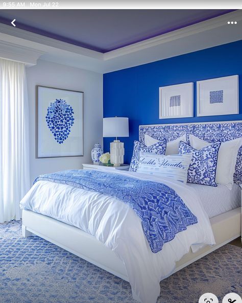 Bedroom Color Inspirations Accent Wall, Royal Blue And White Bedroom, Blue And White Chinoiserie Bedroom, Bedroom Color Ideas Indian, Blue And White Bedroom Ideas, Mint Green Room, Green Room Design, Royal Blue Bedrooms, Blue And White Bedroom