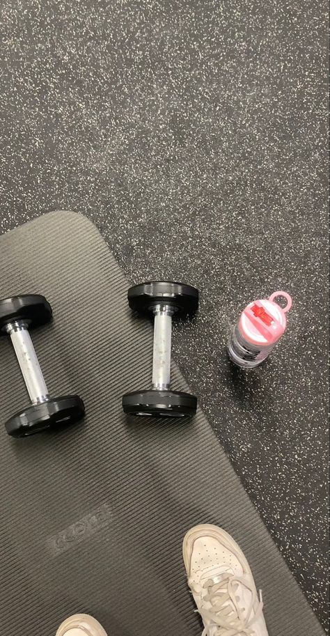 Gym Dumble Photo, Gym Mat Aesthetic, Dumbell Aesthetic, Gym Fake Snap, Dumble Workout, Gym Asethic, Yoga Snap, Gym Dumble, Workout Snap