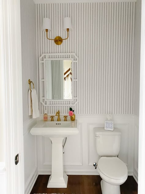 Small Half Bath Wallpaper Ideas, Serena And Lily Powder Room, Serena Lily Bathroom, Serena And Lily Aesthetic, Serena And Lily Bathroom Ideas, Powder Washroom Ideas, Serena And Lily Wallpaper Bathroom, Serena And Lilly Bathroom Wallpaper, Bathroom Hygge