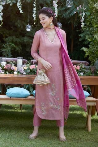 Shop for Mandira Wirk Pink Tissue Embroidered Kurta Set for Women Online at Aza Fashions Classy Kurta Set For Women, Manish Malhotra Kurta Women, Aza Fashion Kurta Set, Latest Suit Designs 2024, Organza Straight Kurti Designs, V Neck Suit Design, Straight Kurti Designs Latest, Stylish Kurti Designs Latest, Organza Kurti Designs Latest