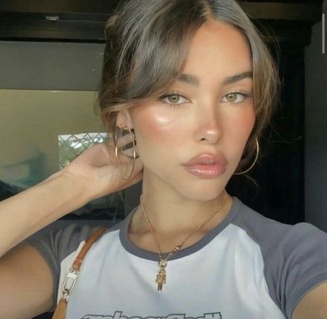 Bangs To Cheekbone, Curtain Bangs Starting At Cheekbone, Curtain Bangs Celebrities, Madison Beer Hair Curtain Bangs, Maddison Beer Curtain Bangs, Sleek Bun With Curtain Bangs, Low Bun Curtain Bangs, Cheekbone Curtain Bangs, Madison Beer Curtain Bangs