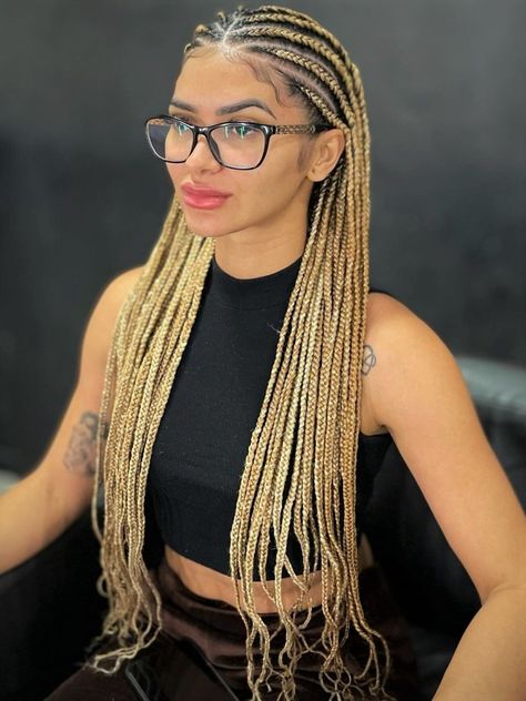 Blond Cornrows Braids, Jumbo Blonde Knotless Box Braids, Afro Braids Blonde, Braids On Blonde Hair, Blond Fulani Braids, Blonde Braided Hairstyles, Middle Part Braids, Braids Blonde Hair, Blonde Fulani Braids