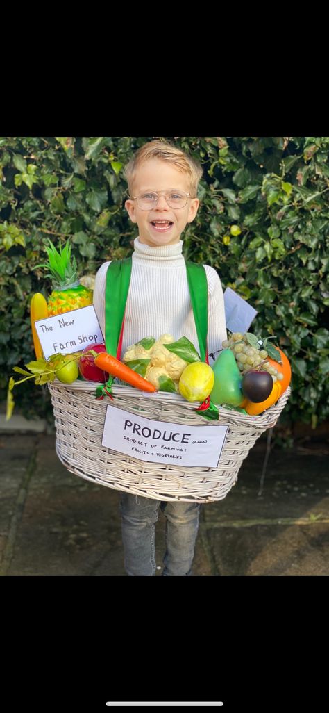 Produce costume with fruit and vegetables for world book day word parade Fruits And Vegetables Fancy Dress Ideas, Cartoon Day Costume, Vegetable Dress For Kids, Vegetable Costumes Diy, Vegetable Fancy Dress For Kids, Vegetable Costumes For Kids Diy, Fancy Dress Competition Ideas, Recycled Costumes For Kids, Fruit Fancy Dress