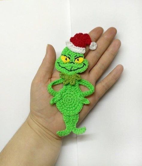 Christmas Afghan Patterns, Crochet Christmas Afghan, Crochet Grinch, Christmas Afghan, Crochet Applique Patterns Free, Holiday Accessories, Crochet Easter, Crochet Xmas, Christmas Applique