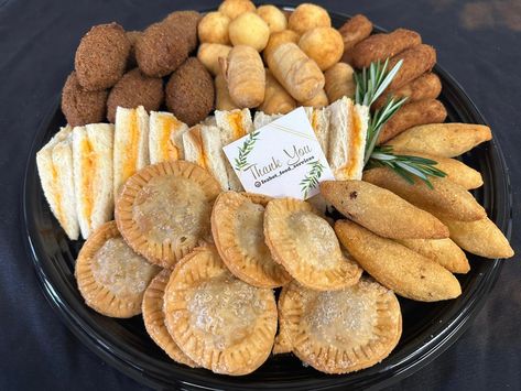 Dominican Wedding Food, Hispanic Appetizers, Summer Fits Men, Ocean Baby Showers, Food Bakery, Dominican Food, Healthy Meal Plans, Fit Men, Wedding Food