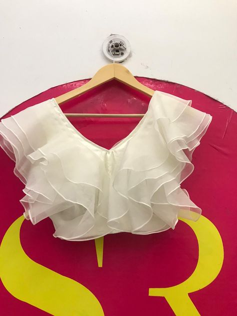 Blouse Designs Organza, White Organza Blouse, Ruffle Blouse Designs, Long Blouse Designs, Blouse Designs Catalogue, Kids Blouse Designs, New Saree Blouse Designs, Latest Model Blouse Designs, Blouse Design Images