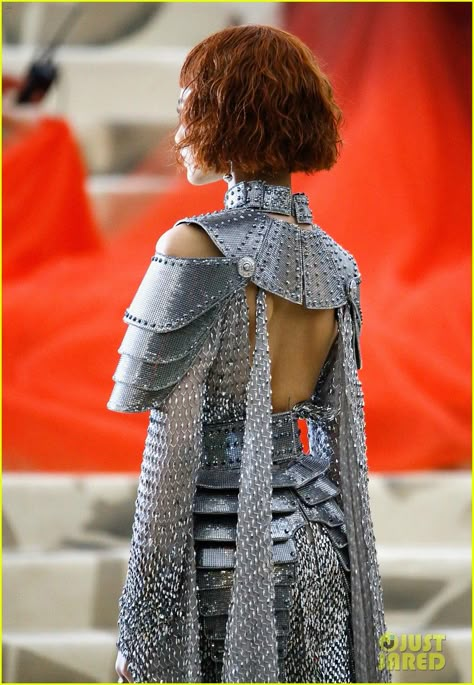 Tom Holland Raves About Zendaya's Met Gala 2018 Look! Zendaya Joan Of Arc, Joan Of Arc Costume, Zendaya Met Gala, Tom Holland And Zendaya, Armor Dress, Met Gala Outfits, Met Gala Dresses, Zendaya Outfits, Jeanne D'arc