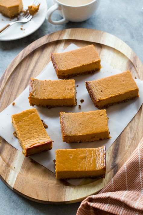 Pumpkin Pie Breakfast Bars Pumpkin Pie Breakfast, Easy Pumpkin Bars, Pie Breakfast, Breakfast Bars Recipe, Pumpkin Breakfast, Recipes Pumpkin, Pumpkin Pie Bars, Pumpkin Spice Syrup, Breakfast Bars