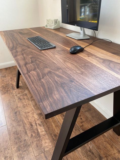 This beautiful American Black Walnut desk will be a highlight to any area of your home or office with your choice steel legs. We are also very happy to make our furniture to your customised size and requirements. Please fill in the query form below for a quote. Live Edge Sit Stand Desk, Dark Oak Desk, Walnut Office Desk, Pc Gaming Table, Walnut Desk Office, Walnut Office, Wood Office Desk, Walnut Desk, Desk Home Office