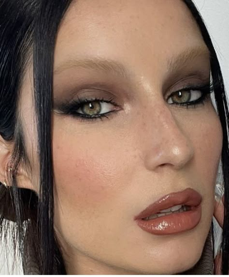 90s Makeup, Dark Makeup, Brown Eyes, Green Eyes, Black Hair, A Woman, Makeup, Green, Hair