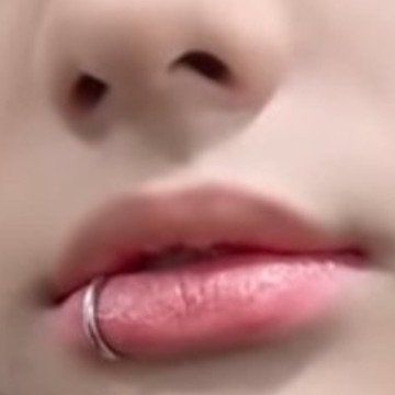 Silver Lip Piercing, Snake Bite Piercing Lips Ring, Single Lip Piercing, One Side Lip Piercing, Hyunjin Lip Piercing, Lip Piercing Ring Side, Side Labret Piercing Rings, Side Lip Ring, Lip Peicerings