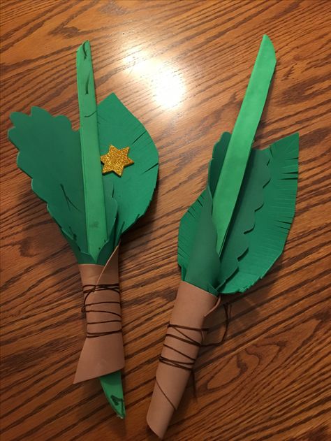 Toddler friendly Sukkot lulav craft Torah Craft, Shavuot Crafts, Sukkot Activities, Sukkot Crafts, Jewish Art Projects, Sukkot Decorations, Lulav And Etrog, Simchat Torah, Jewish Crafts