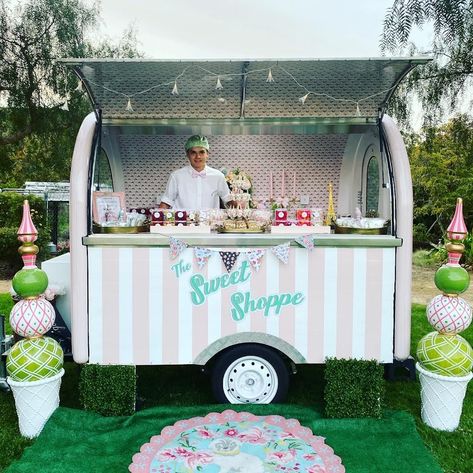 Cookie Food Trailer, Mobile Cookie Cart, Cotton Candy Trailer, Mobile Candy Shop, Dessert Truck Ideas, Baking Truck, Candy Food Truck, Dessert Trailer, Cookie Trailer