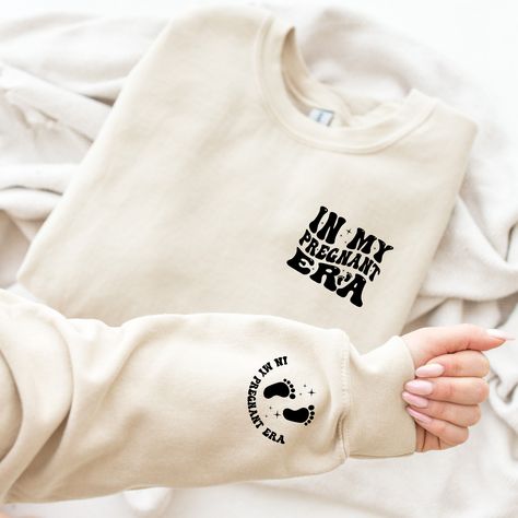 Pregnancy Announcement Sweatshirt in My Pregnant Era - Etsy UK Mummy To Be, Vinyl Print, Pregnancy Reveal, Pregnancy Reveals, Glitter Vinyl, White Sand, Cricut Ideas, Sweater Sleeves, Pregnancy Announcement