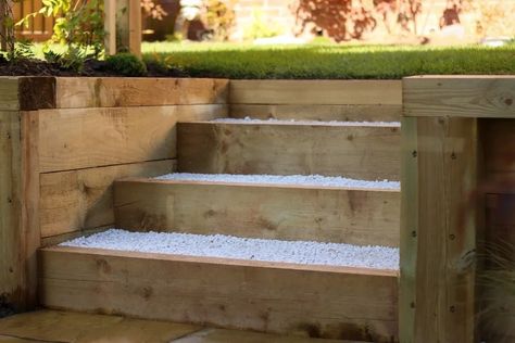 How to build sleeper steps Front Garden Patio, Wrap Around Garden, Garden Steps Ideas, Hillside Stairs, Walled Garden Ideas, Landscape For House, Timber Steps, Backyard Retaining Wall, Garden Sleepers