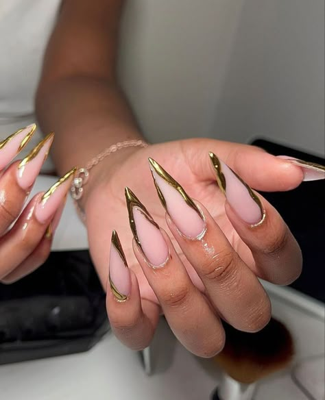 Brown Stilleto Nails Designs, Nails Squared, Md Nails, Gold Stiletto Nails, Stilleto Nails Designs, Golden Nails, Acrylic Toe Nails, Long Acrylic Nail Designs, Drip Nails