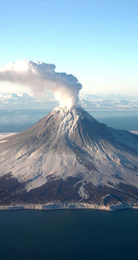 Frozen Volcano, Eleanor Shakespeare, Volcano Aesthetic, Volcano Mountain, Volcano Pictures, Volcano Photos, Shield Volcano, Wallpaper Background Aesthetic, Travel Destinations Usa