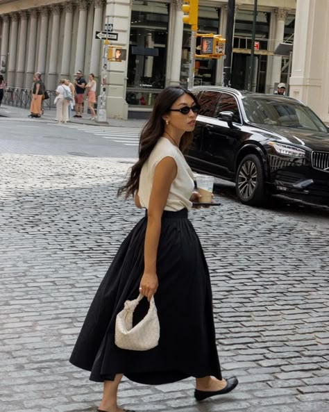 It's True—the Cotton Poplin Skirt Trend Just Replaced My Jeans | Who What Wear UK Fashion Trend Report, Poplin Skirt, Skirt Trends, Elegant Skirt, Quick Outfits, Fashion People, Summer Fits, Modest Outfits, Who What Wear