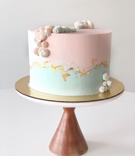 Bohemian Gender Reveal, He Or She Cake, Gender Reveal Cake, He Or She, Pastry Cake, Bakery Cakes, Reveal Party, Reveal Parties, Gender Reveal Party