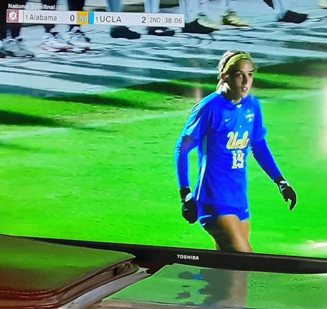 UCLA Bruins' sophomore defender, Quincy McMahon (who scored UCLA's second goal), visually expressing that commitment and heart needed to be competing in the Women's College Cup. 👏 👍🤩👨‍🌾👩‍🚀🥞🍩 Thanks! Antonio Garcia T. youtube!! 🤠😎🙏 Ucla Soccer Women, Ucla Soccer, Antonio Garcia, Soccer Women, Ucla Bruins, Women's Soccer, Womens Soccer, Motion, Soccer