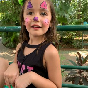 Face Painting Halloween Kids, Glitter Face Paint, Halloween Makeup For Kids, Girl Wallpapers For Phone, Festival Makeup Glitter, Face Painting Easy, Kids Face Paint, Glitter Face, Face Painting Halloween